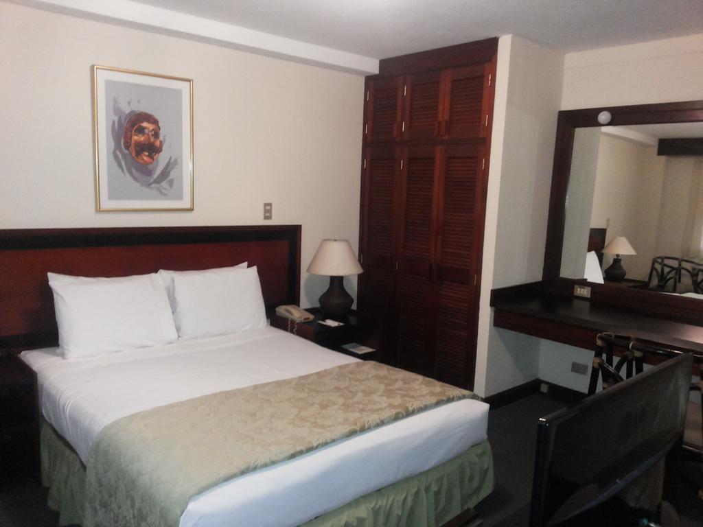 Suites Reforma Guatemala City Room photo