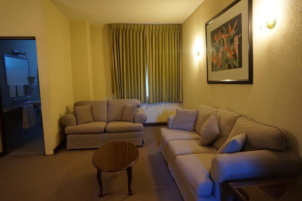 Suites Reforma Guatemala City Room photo